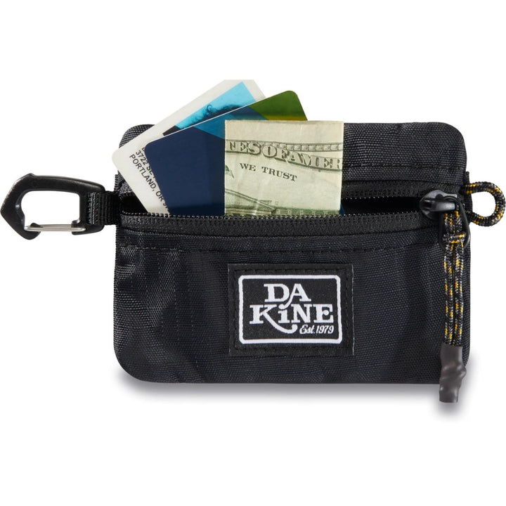 Dakine-Jude-Card-Wallet-Use-2