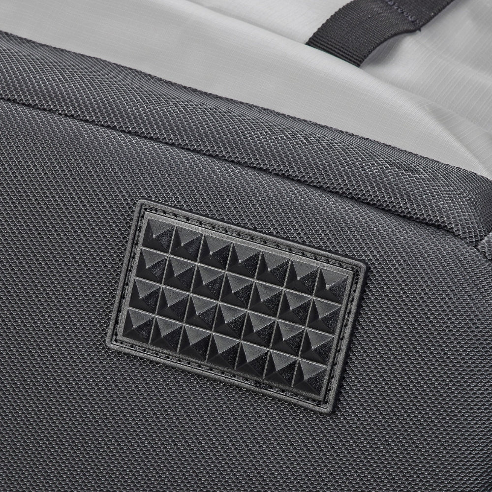 Dakine-Ulua-Fish-Tackle-Backpack-60L-Feet