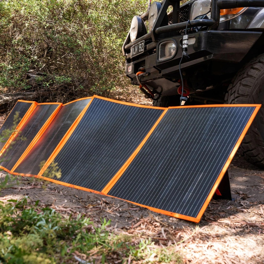 Wildtrak-Folding-Solar-Blanket-160W-EFTE-Coated-with-Stand